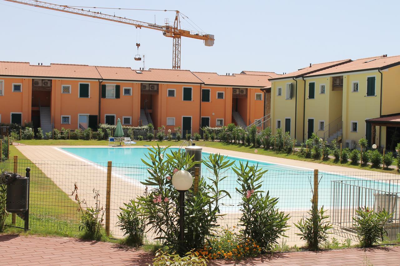 Residence Con Piscina Baia Delle Mimose Badesi Exterior foto